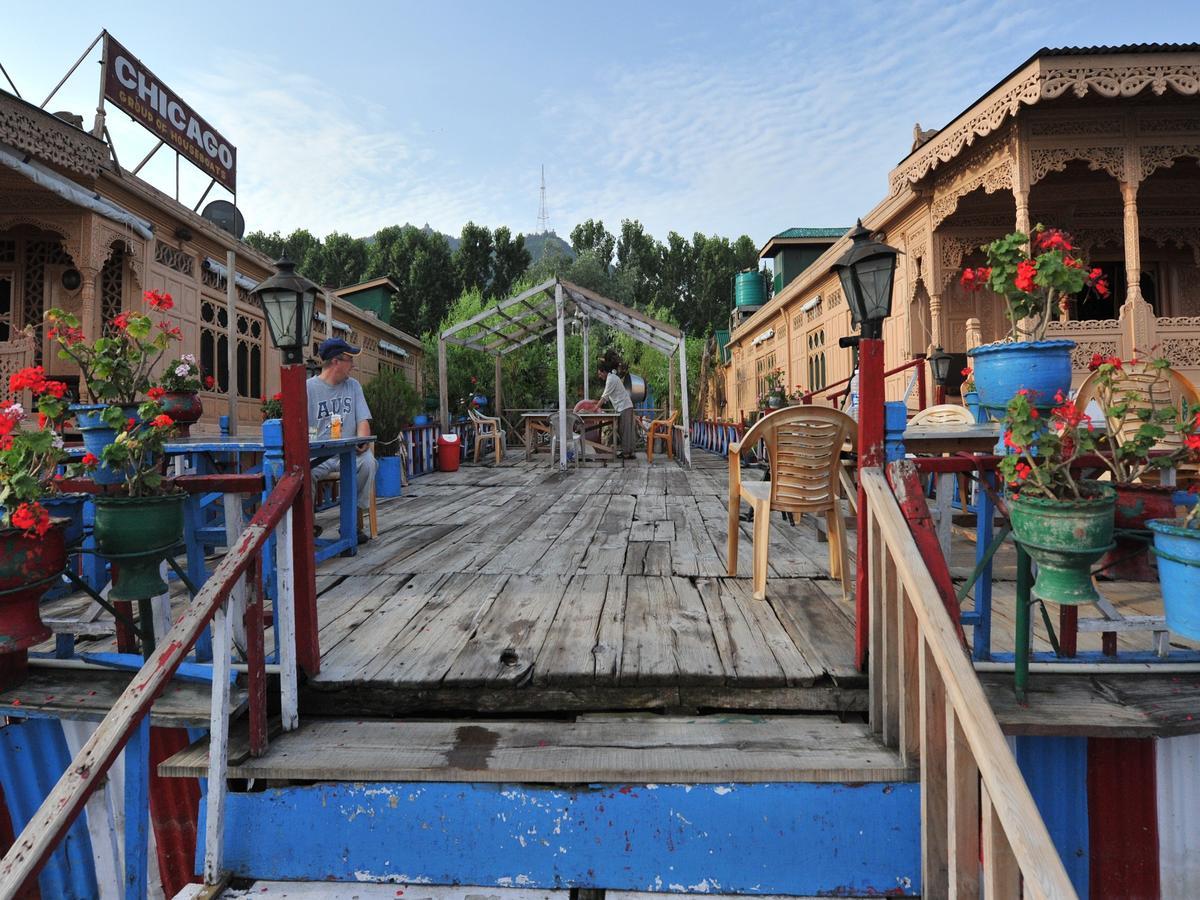 Hotel Chicago Group Of Houseboats Srīnagar Exteriér fotografie