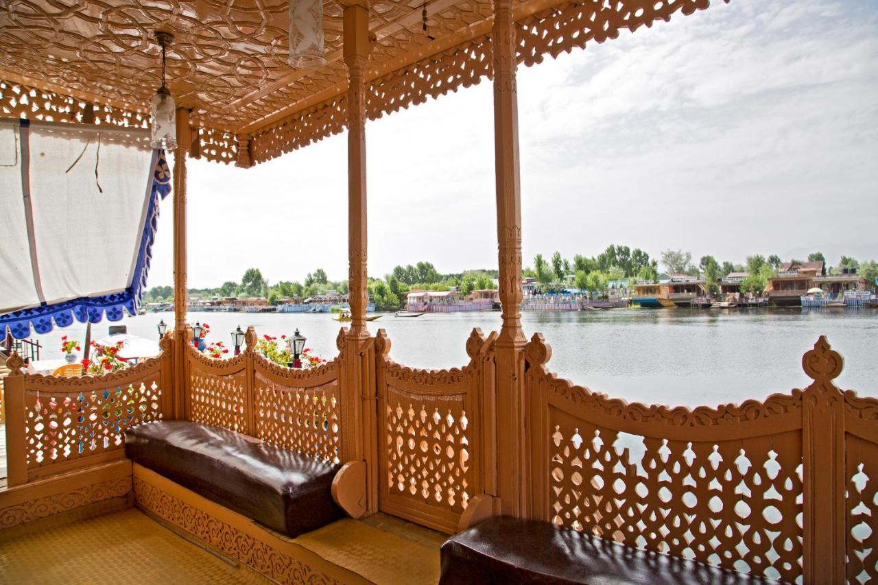 Hotel Chicago Group Of Houseboats Srīnagar Exteriér fotografie